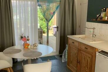 پانسیون Gastenverblijf  T Einde Sfeer   Privé Terras   Airco