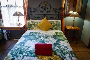 پانسیون Outentique Accommodation