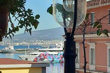 تختخواب و صبحانه La Terrazza Sul Porto