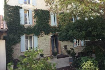 تختخواب و صبحانه Le Clos D André