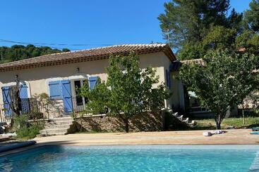 住宿加早餐  Les Manaux En Provence