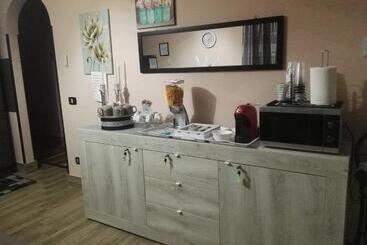 تختخواب و صبحانه Lilium