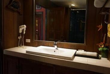 Отель Leprive Resort