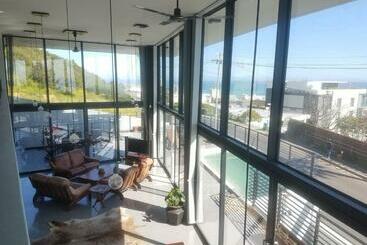 Villa On Ocean View - Ciudad del Cabo