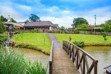 ホテル Ye Olde Punchbowl Country Inn & Gardens