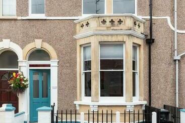 پانسیون 144 Lower Cheltenham Place