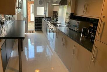 פנסיון Serviced Accommodations