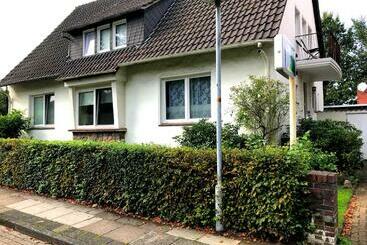 膳宿费 Rustic Overnight Apartment