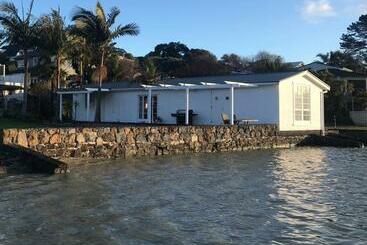 پانسیون The Boat House