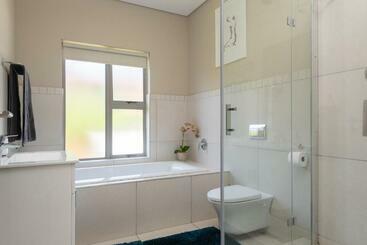 پانسیون Zimbali Wedge Unit 42
