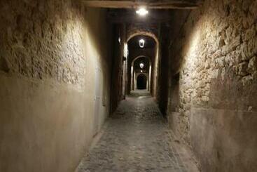 تختخواب و صبحانه 39 Tour De Ville