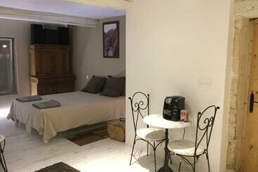 住宿加早餐  Eyragues Suite Parentale