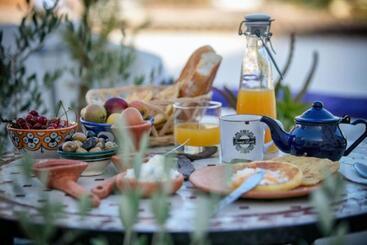 پانسیون Afra House