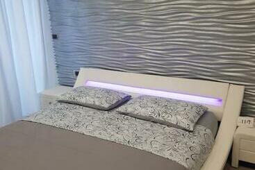 تختخواب و صبحانه Bed&breakfast Albysuite