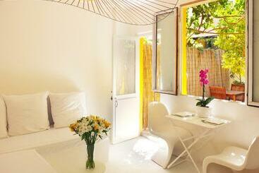 Bed and Breakfast La Maison Jaune