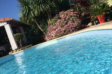 住宿加早餐  La Roseraie