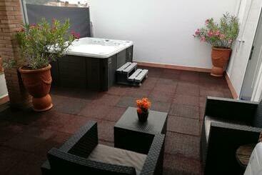 تختخواب و صبحانه Nueva Suite Jacuzzi Relax Beach & Mountain