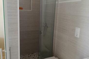 تختخواب و صبحانه Nueva Suite Jacuzzi Relax Beach & Mountain