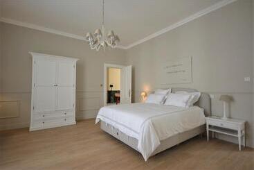 Bed and Breakfast Villa De Noailles