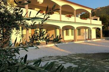 پانسیون Borgo Albador Rooms