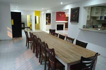 펜션 Liziwe S Guest House