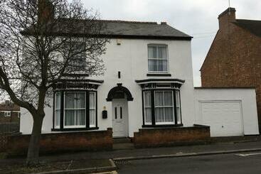 تختخواب و صبحانه Bourton House