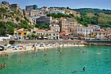 مبيت وإفطار Casavacanzeivana