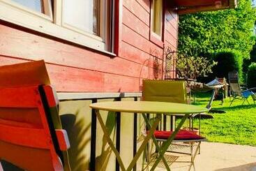 تختخواب و صبحانه Le Cabanon De Chessy