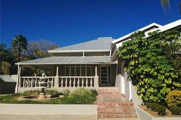 膳宿费 Alimento Guest House