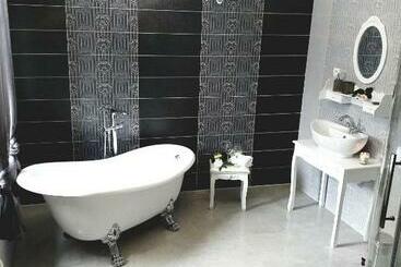 تختخواب و صبحانه Monato