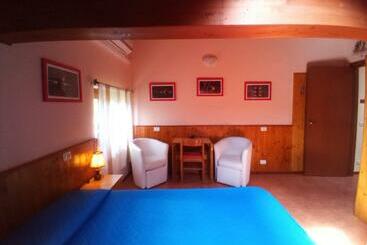 تختخواب و صبحانه Guest House Il Nido Dello Svasso  Foresteria Lombarda