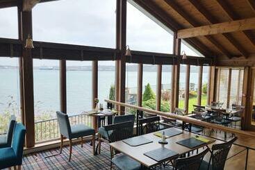 تختخواب و صبحانه Ferry House Inn