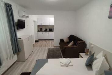 פנסיון Casa Laur