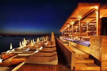 ホテル Ceshme Plus