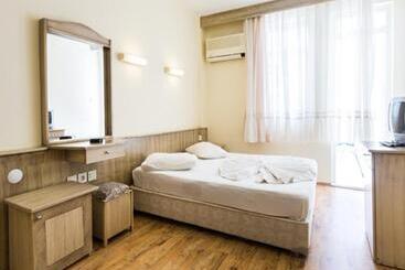 בית מלון כפרי Simus Beach