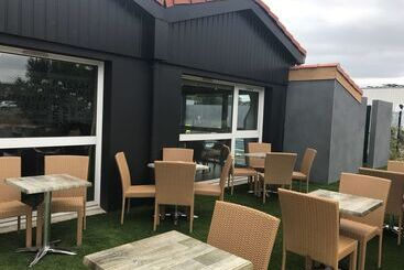 בית מלון כפרי Kyriad Direct Agen