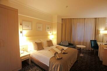 בית מלון כפרי Ramada Encore By Wyndham Konya Karatay