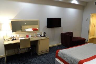 Ramada Hotel & Suites By Wyndham Alabuga