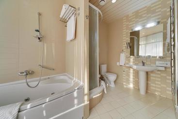 هتل Repino Cronwell Park  & Spa