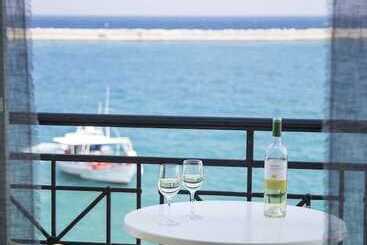 ホテル Samaina Port