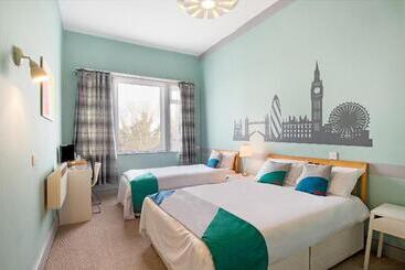 Отель The Green Man