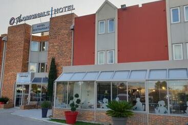 בית מלון כפרי The Originals City, Hôtel Marseille Aéroport