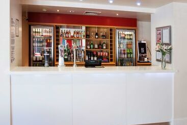 Отель Travelodge Luton