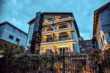 בית מלון כפרי Vh Broadway Tirana