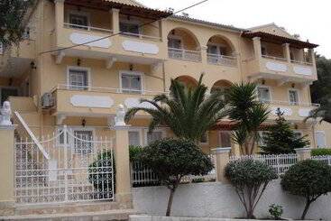 Irini Apartments And Studios