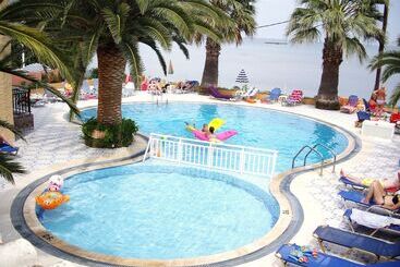 Maria  S Beach Apartments