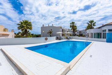 Апартаменты Placid Village