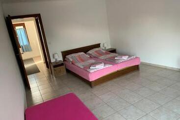 צימר Buzál Mórocza Pincészet és Szálláshely