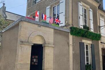 تختخواب و صبحانه Camélia