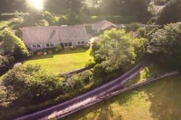 مبيت وإفطار The Willows